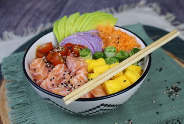 Poke bowl en la olla arrocera Mondial